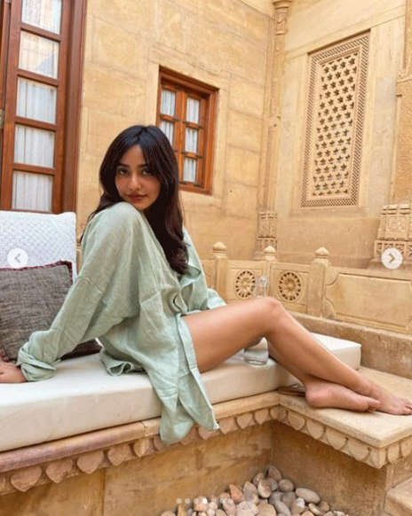 Neha sharma pantless